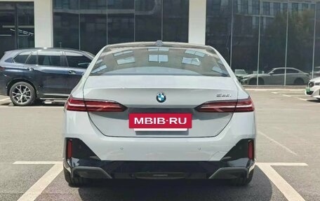 BMW 5 серия, 2024 год, 6 290 000 рублей, 4 фотография