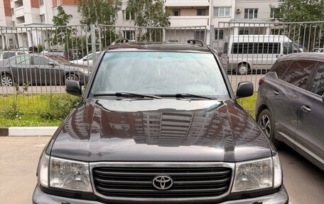 Toyota Land Cruiser 100 рестайлинг 2, 2002 год, 2 050 000 рублей, 3 фотография