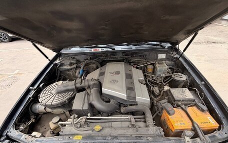 Toyota Land Cruiser 100 рестайлинг 2, 2002 год, 2 050 000 рублей, 40 фотография