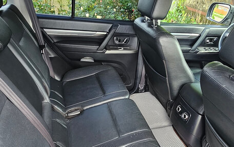 Mitsubishi Pajero IV, 2011 год, 2 600 000 рублей, 19 фотография