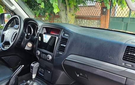 Mitsubishi Pajero IV, 2011 год, 2 600 000 рублей, 21 фотография
