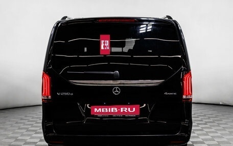 Mercedes-Benz V-Класс, 2018 год, 4 990 000 рублей, 7 фотография