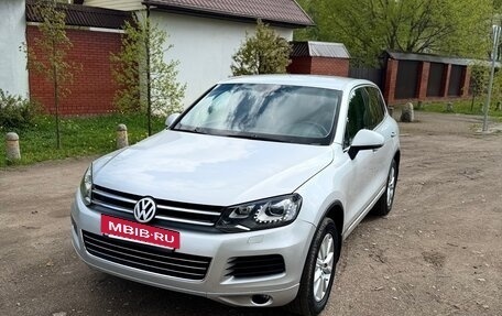 Volkswagen Touareg III, 2012 год, 1 655 000 рублей, 2 фотография