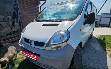 Renault Trafic, 2003 год, 570 000 рублей, 2 фотография