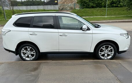 Mitsubishi Outlander III рестайлинг 3, 2013 год, 1 900 000 рублей, 4 фотография