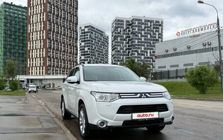 Mitsubishi Outlander III рестайлинг 3, 2013 год, 1 900 000 рублей, 2 фотография