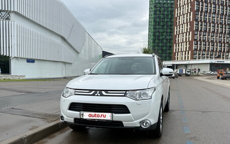 Mitsubishi Outlander III рестайлинг 3, 2013 год, 1 900 000 рублей, 3 фотография