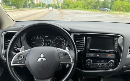 Mitsubishi Outlander III рестайлинг 3, 2013 год, 1 900 000 рублей, 10 фотография