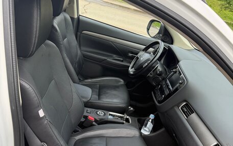 Mitsubishi Outlander III рестайлинг 3, 2013 год, 1 900 000 рублей, 11 фотография