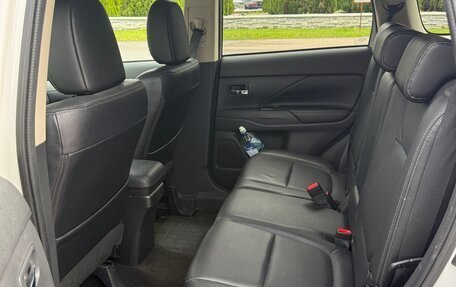 Mitsubishi Outlander III рестайлинг 3, 2013 год, 1 900 000 рублей, 12 фотография