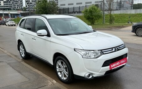 Mitsubishi Outlander III рестайлинг 3, 2013 год, 1 900 000 рублей, 8 фотография