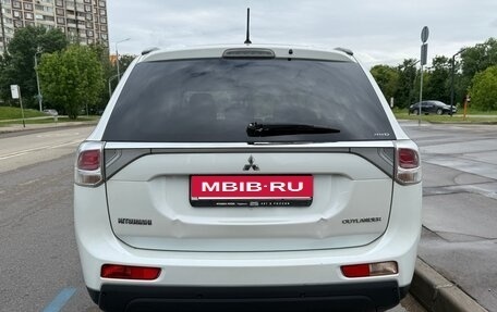 Mitsubishi Outlander III рестайлинг 3, 2013 год, 1 900 000 рублей, 6 фотография