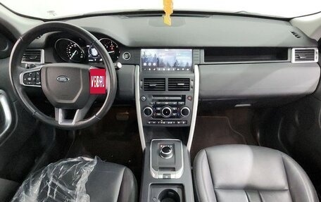 Land Rover Discovery Sport I рестайлинг, 2017 год, 1 810 000 рублей, 5 фотография