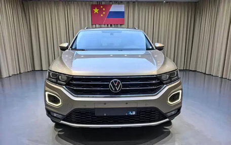 Volkswagen T-Roc I, 2022 год, 1 670 000 рублей, 2 фотография