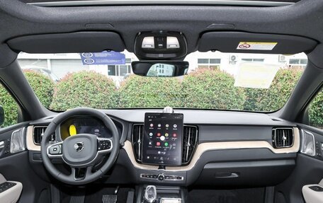 Volvo XC60 II, 2025 год, 5 999 000 рублей, 4 фотография