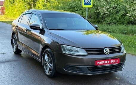Volkswagen Jetta VI, 2011 год, 715 000 рублей, 3 фотография