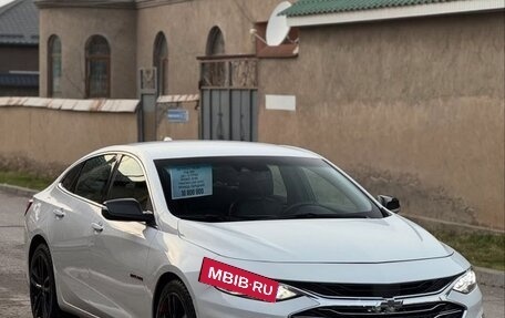 Chevrolet Malibu IX, 2021 год, 1 825 000 рублей, 2 фотография