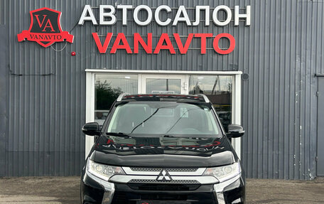 Mitsubishi Outlander III рестайлинг 3, 2020 год, 2 600 000 рублей, 2 фотография