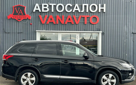 Mitsubishi Outlander III рестайлинг 3, 2020 год, 2 600 000 рублей, 4 фотография