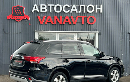 Mitsubishi Outlander III рестайлинг 3, 2020 год, 2 600 000 рублей, 8 фотография