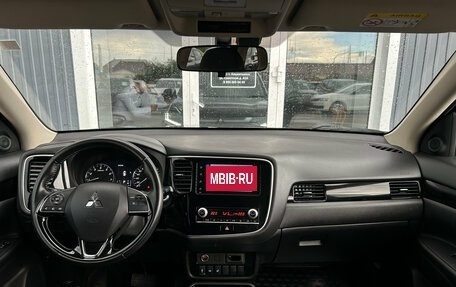 Mitsubishi Outlander III рестайлинг 3, 2020 год, 2 600 000 рублей, 14 фотография