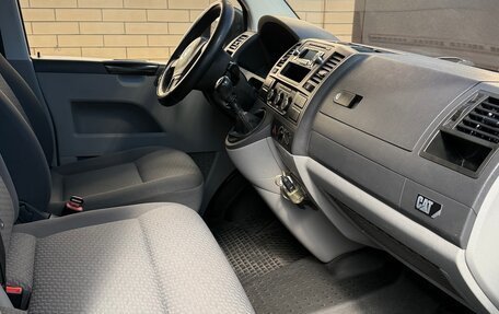 Volkswagen Transporter T5 рестайлинг, 2012 год, 1 600 000 рублей, 4 фотография