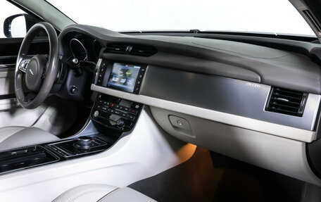 Jaguar XF II, 2017 год, 1 990 000 рублей, 11 фотография