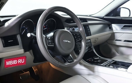 Jaguar XF II, 2017 год, 1 990 000 рублей, 15 фотография