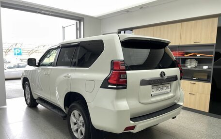 Toyota Land Cruiser Prado 150 рестайлинг 2, 2021 год, 5 400 000 рублей, 6 фотография