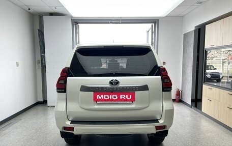 Toyota Land Cruiser Prado 150 рестайлинг 2, 2021 год, 5 400 000 рублей, 5 фотография