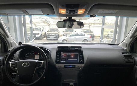 Toyota Land Cruiser Prado 150 рестайлинг 2, 2021 год, 5 400 000 рублей, 10 фотография