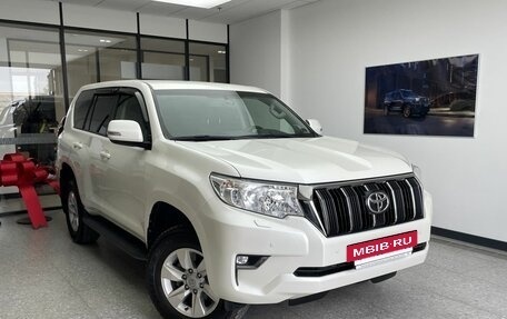 Toyota Land Cruiser Prado 150 рестайлинг 2, 2021 год, 5 400 000 рублей, 3 фотография