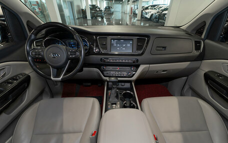 KIA Carnival III, 2018 год, 3 000 000 рублей, 8 фотография