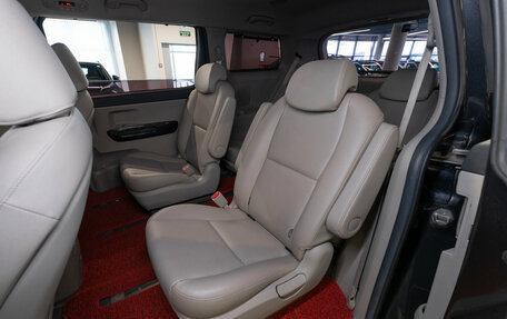 KIA Carnival III, 2018 год, 3 000 000 рублей, 12 фотография