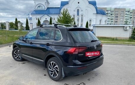 Volkswagen Tiguan II, 2018 год, 2 400 000 рублей, 3 фотография
