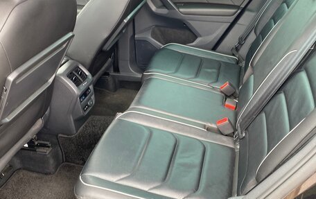 Volkswagen Tiguan II, 2018 год, 2 400 000 рублей, 14 фотография