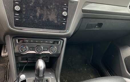 Volkswagen Tiguan II, 2018 год, 2 400 000 рублей, 17 фотография