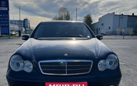 Mercedes-Benz C-Класс, 2004 год, 610 000 рублей, 3 фотография
