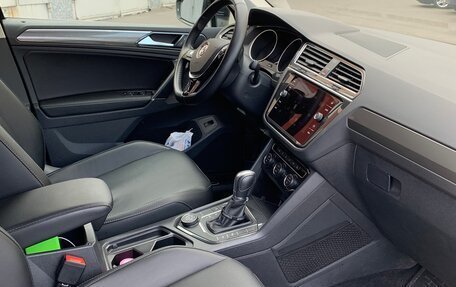 Volkswagen Tiguan II, 2018 год, 2 650 000 рублей, 4 фотография