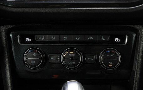 Volkswagen Tiguan II, 2020 год, 2 549 000 рублей, 25 фотография