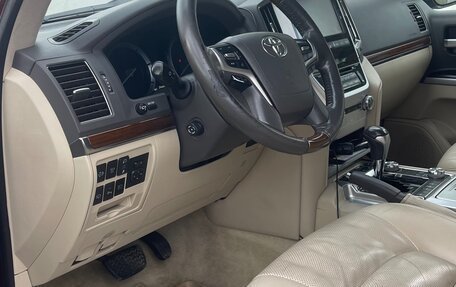 Toyota Land Cruiser 200, 2018 год, 5 699 000 рублей, 3 фотография