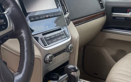 Toyota Land Cruiser 200, 2018 год, 5 699 000 рублей, 4 фотография