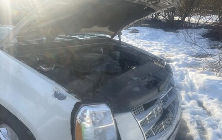 Cadillac Escalade III, 2010 год, 650 000 рублей, 20 фотография