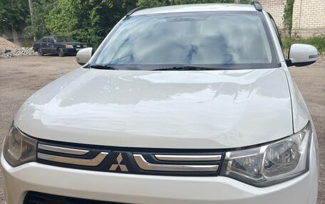 Mitsubishi Outlander III рестайлинг 3, 2012 год, 950 000 рублей, 1 фотография