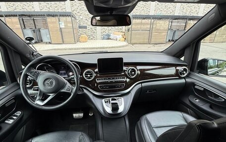 Mercedes-Benz V-Класс, 2018 год, 4 500 000 рублей, 6 фотография