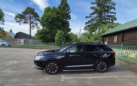 Mitsubishi Outlander III рестайлинг 3, 2021 год, 2 700 000 рублей, 11 фотография