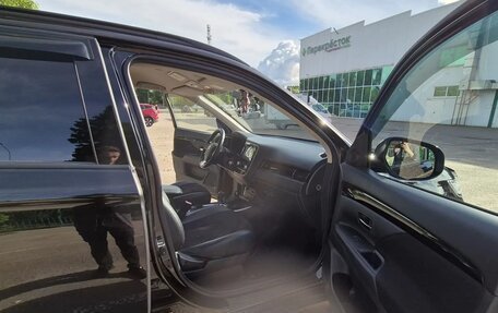 Mitsubishi Outlander III рестайлинг 3, 2021 год, 2 700 000 рублей, 7 фотография