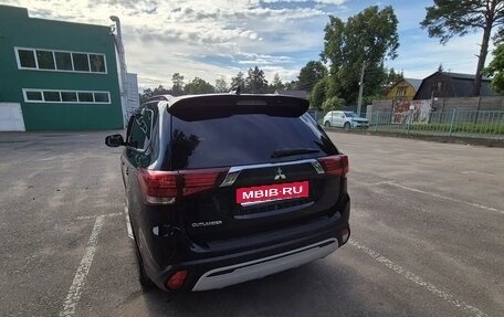 Mitsubishi Outlander III рестайлинг 3, 2021 год, 2 700 000 рублей, 6 фотография