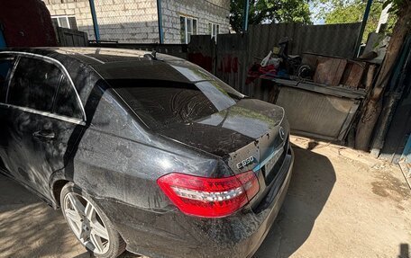 Mercedes-Benz E-Класс, 2011 год, 100 000 рублей, 2 фотография