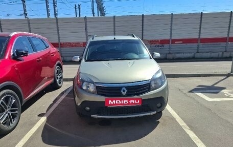 Renault Sandero I, 2013 год, 700 000 рублей, 2 фотография